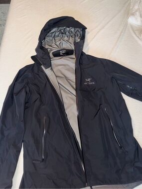 Arc'teryx Women’s Beta LT Black Hooded Rain Shell Jacket